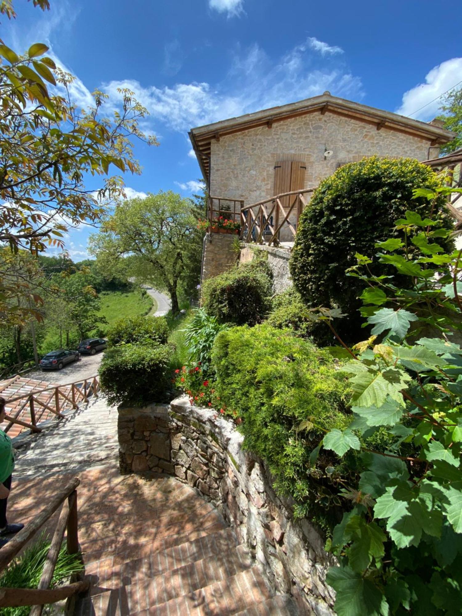 Agriturismo Pettino Campello sul Clitunno Luaran gambar