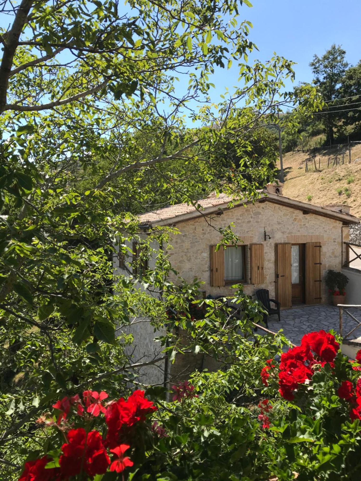 Agriturismo Pettino Campello sul Clitunno Luaran gambar