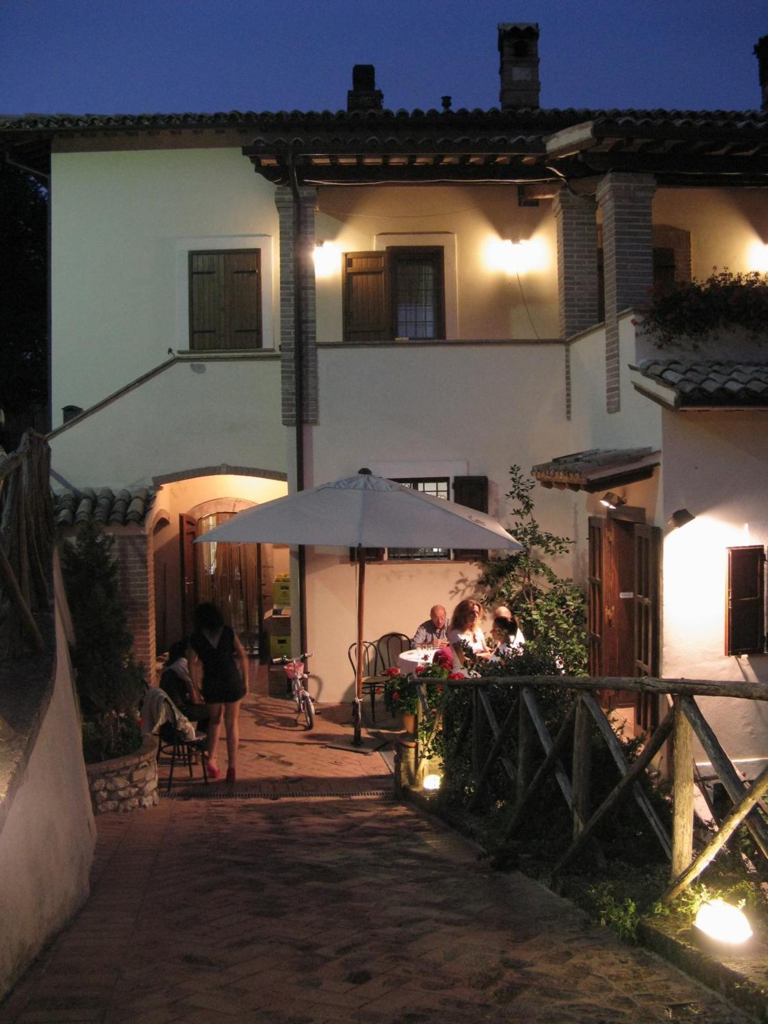 Agriturismo Pettino Campello sul Clitunno Luaran gambar